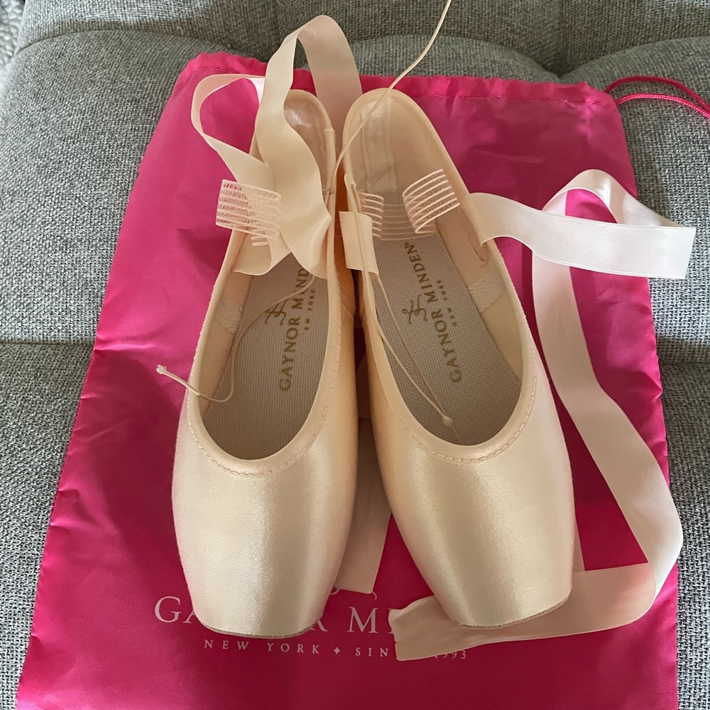 Gaynor Minden Pointe Shoes Classic Fit size 8